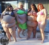 bikini giyen kilolu kadın