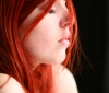 kızıl saçlı beyaz tenli kız