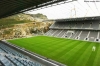 dağ manzaralı futbol stadyumu